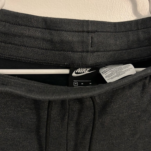 Nike Joggers - Picture 3 of 5